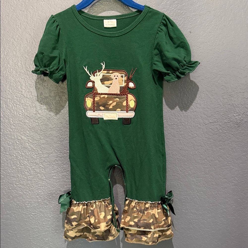 NWOT Green Camo Trim Romper with Truck Applique & Bows Baby Girl Sz 18 months